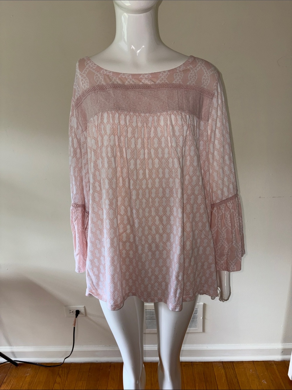 crown & ivy Pale Pink Lace-Trim Peasant Tunic Top Blouse